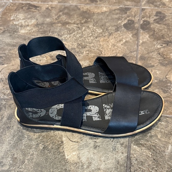 Sorel Black Sandals - Picture 2 of 5